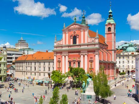 Success of Slovenia in defeating the epidemic option of business expansion