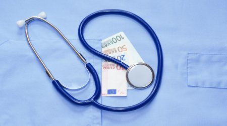 Naknada za bolovanje- koliko, kome i kad vam pripada