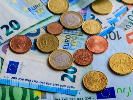 Novčana naknada plate i plaćanje doprinosa u Sloveniji - poslodavci, koliko i kada?