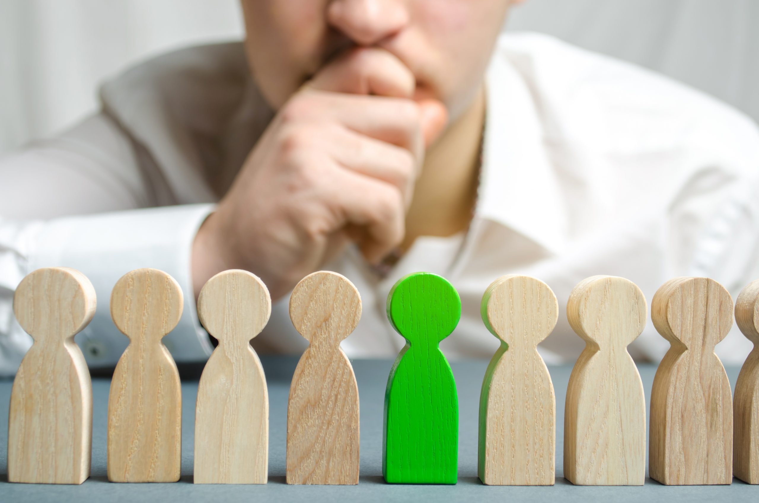 Choose a person in the. Easyway основатель. Человек на распутье. Человек в перьях. Умение решать проблемы.