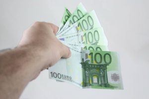 odpravnina ob izteku zaposlitve za določen čas